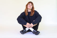 Lade das Bild in den Galerie-Viewer, Sweatshirt schwarz