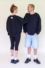Lade das Bild in den Galerie-Viewer, Sweatshirt schwarz