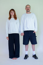 Lade das Bild in den Galerie-Viewer, Sweatshirt „Raupe“