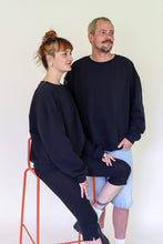 Lade das Bild in den Galerie-Viewer, Sweatshirt schwarz