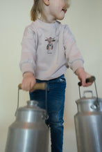 Lade das Bild in den Galerie-Viewer, Sweatshirt "Milch"