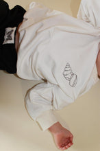 Lade das Bild in den Galerie-Viewer, Sweatshirt "Raupe"