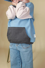 Lade das Bild in den Galerie-Viewer, Sweatshirt "different parts become one"