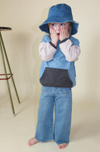 Lade das Bild in den Galerie-Viewer, Sweatshirt "different parts become one"