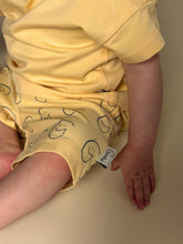 Lade das Bild in den Galerie-Viewer, Shorts „Grinse Grinke“