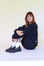 Lade das Bild in den Galerie-Viewer, Sweatshirt schwarz
