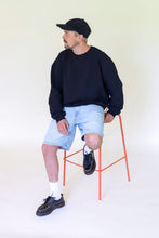 Lade das Bild in den Galerie-Viewer, Sweatshirt schwarz
