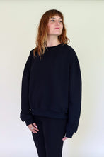 Lade das Bild in den Galerie-Viewer, Sweatshirt schwarz
